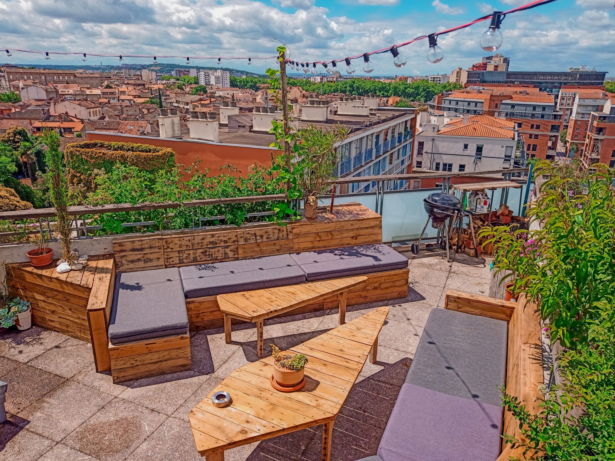 Terrasse aménagée sur les toits de Toulouse copie